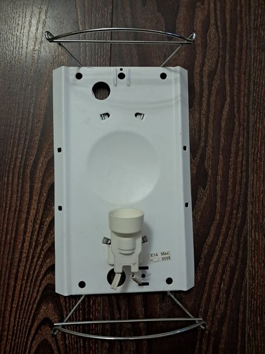 Плафониера с фасонка