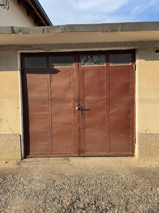 Гараж под наем срещу малката Джамия