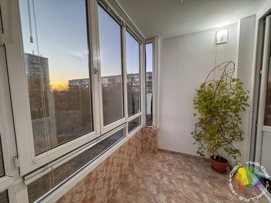 Дава се под наем Тристаен апартамент в Бургас, Славейков - 100 кв.м за 714 € - Снимка #7