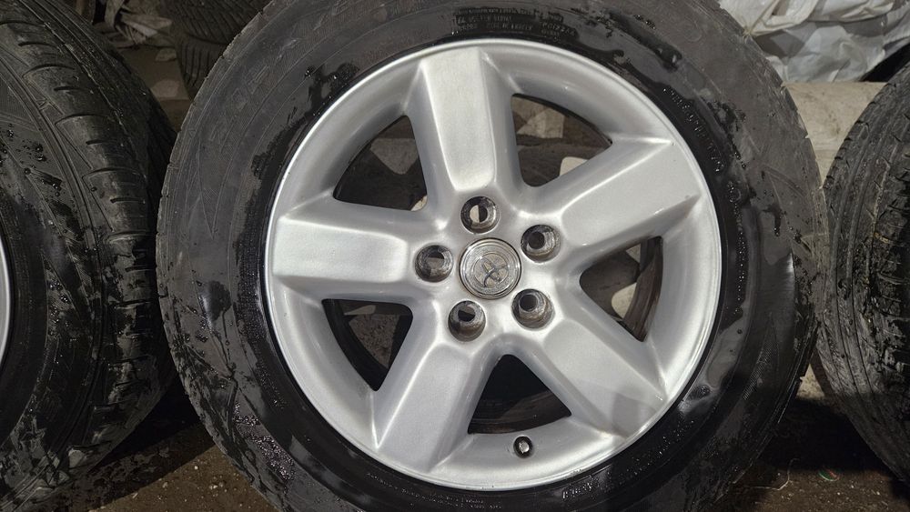 Гуми с джанти за Рав 4