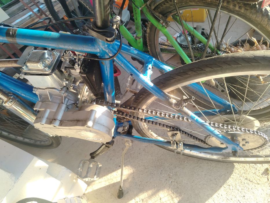 Bicicleta cu motor în 4timpi