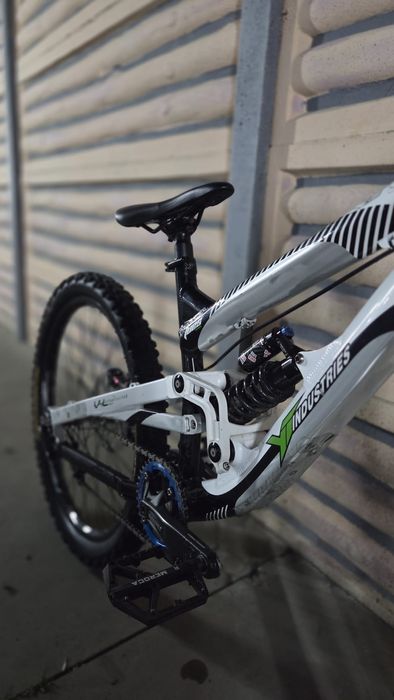 Bicicleta downhill yt tues