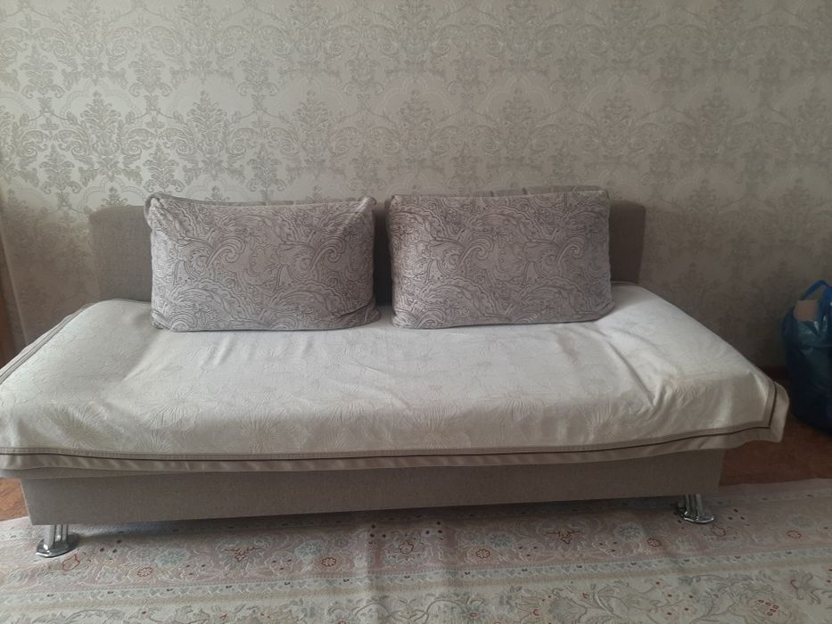 Продам диван книжка /бу/ в хорошем состоянии.