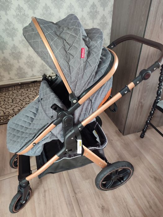 Коляска зима лето,в подарок шезлонг