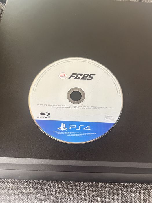 PS4 Slim 1TB + 2 джойстика + FIFA 25