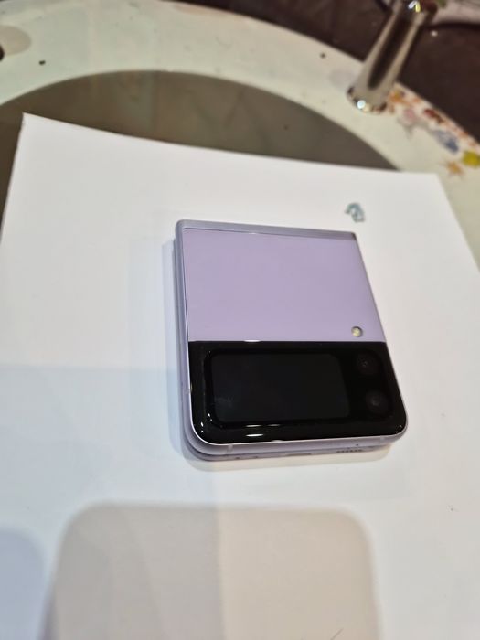 Samsung z flip 3 лилав