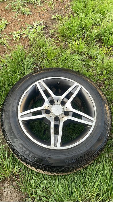 Продам титанки р 16 амг вместе покрышкой зимни шиповный