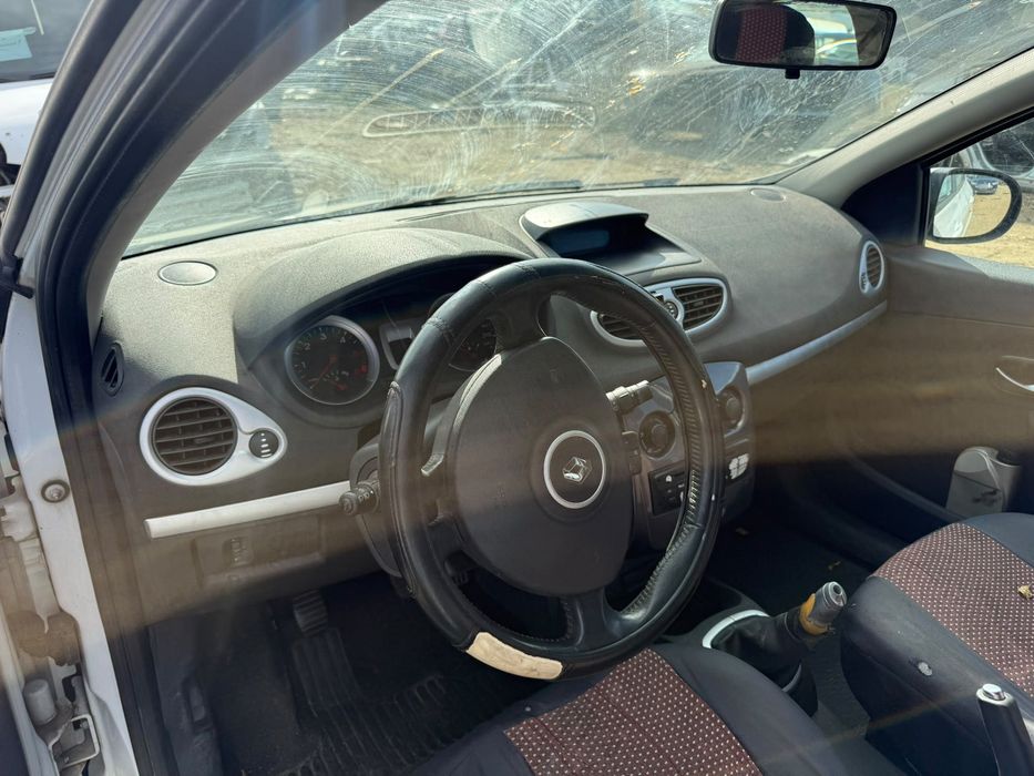 Dezmembrez Renault clio 3 facelift break alb 2012 1.5 dci K9K770 volan stanga