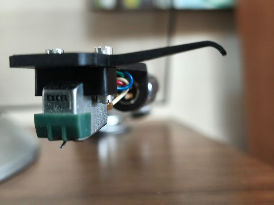 Виниловый проигрыватель