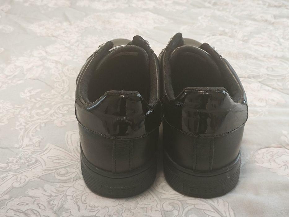 Дамски обувки GUESS