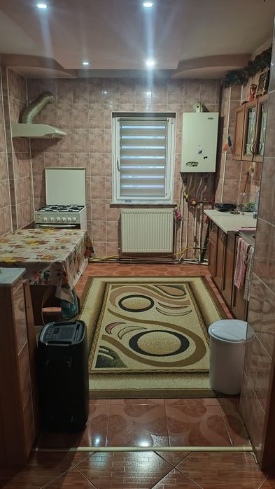 Vând ap. 2 cam Mioveni,etajul 2 zona Piață