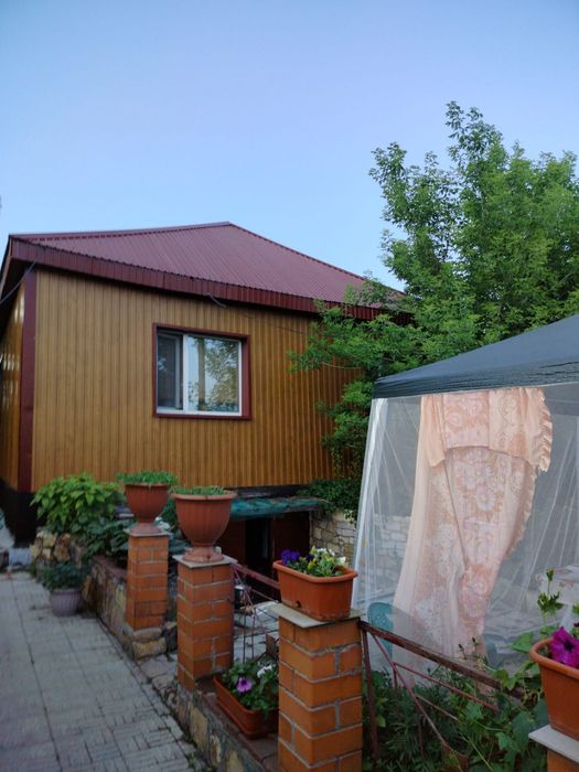 Продам дом в полтора уровня.