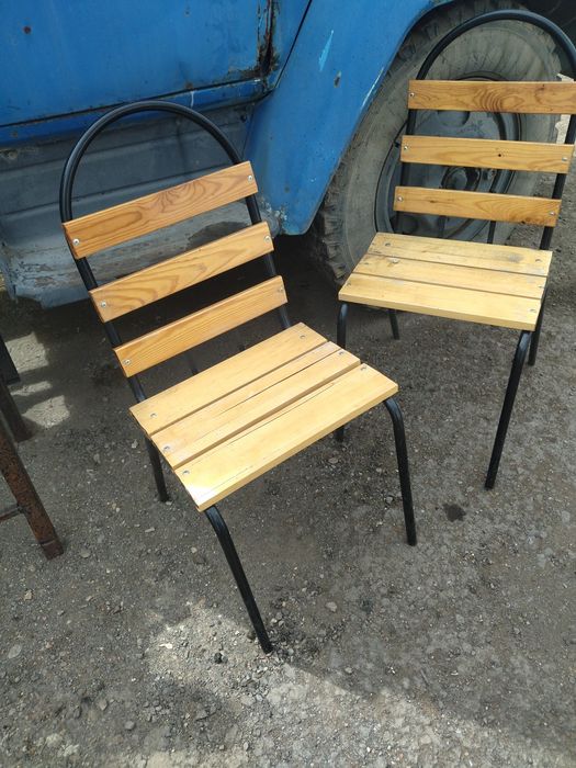 Продам стулья . Уличные.