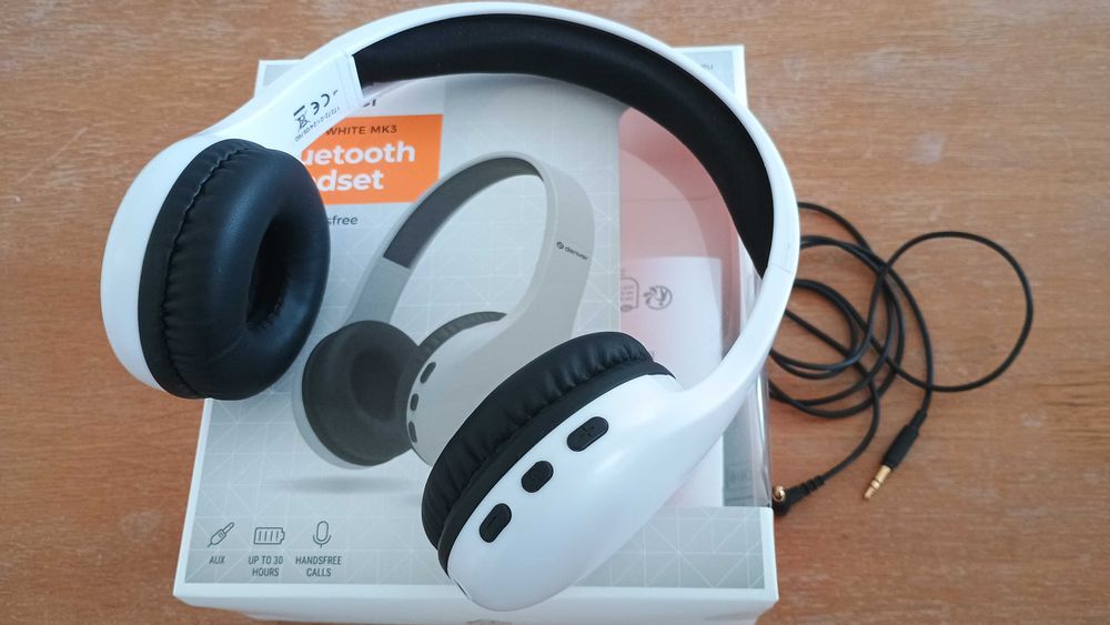 Безжични слушалки бели DENVER BLUETOOTH HEADSET BTH-240 WHITE