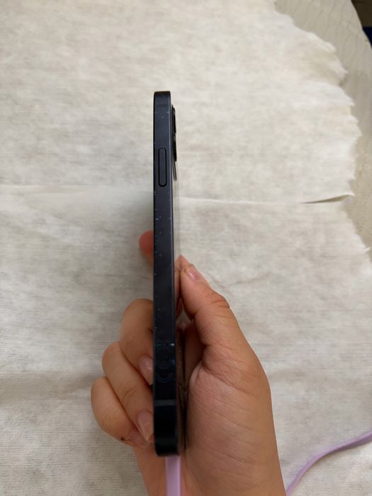 Vând un iPhone 12