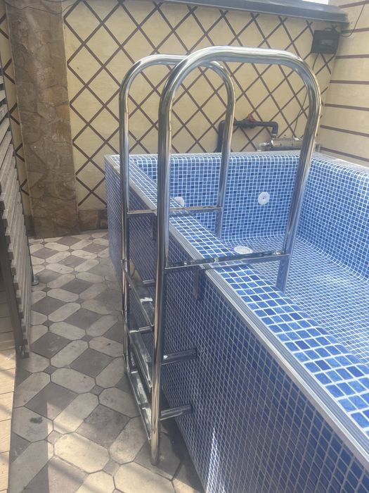 Лестница для бассейна из нержавеющая сталь