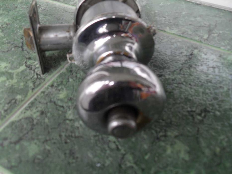 Брава за врата заключваща