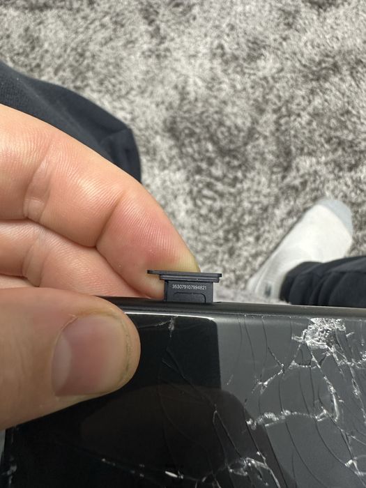 Vand iphone XR pentru piese