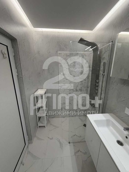 Дава се под наем Едностаен апартамент в Велико Търново, Бузлуджа - 70 кв.м за 448.8 € - Снимка #1