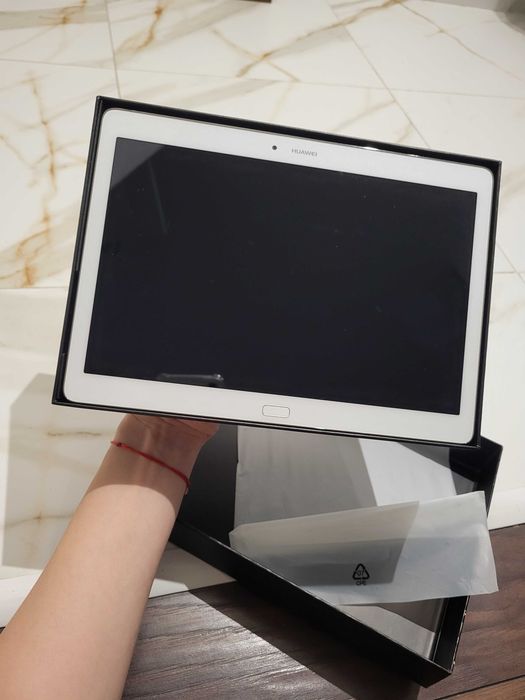 Таблет Huawei MediaPad M2 10.0 (M2-A01L) с калъф
