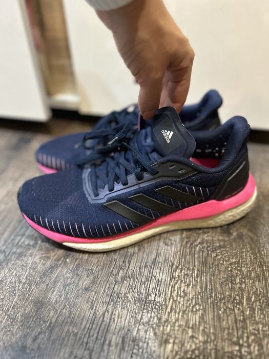 Дамски маратонки Адидас за бягане и спорт