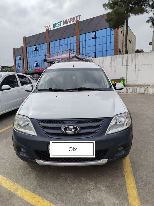 Lada largus cross