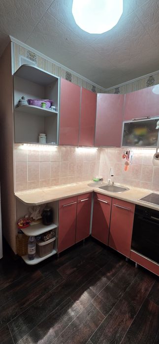 Продам угловой куханный гарнитур