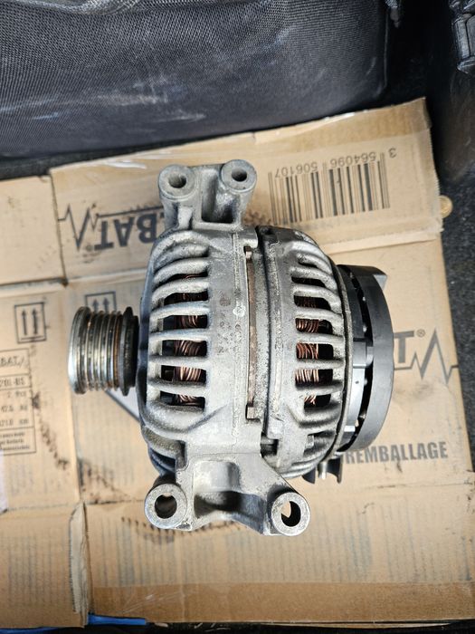 Генератор Алтернатор Mercedes  Sprinter Vito