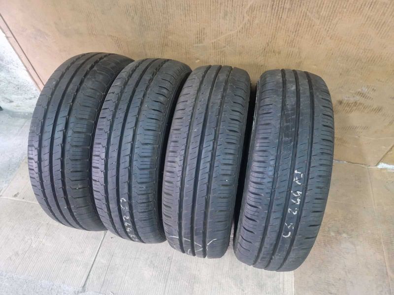 4 Hankook R15 C 205/70/ 
летни бусови гуми DOT2018
