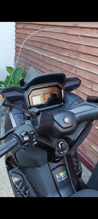 Vânzare  scuter XMAX 125 Tech MAX  cu porbagaj