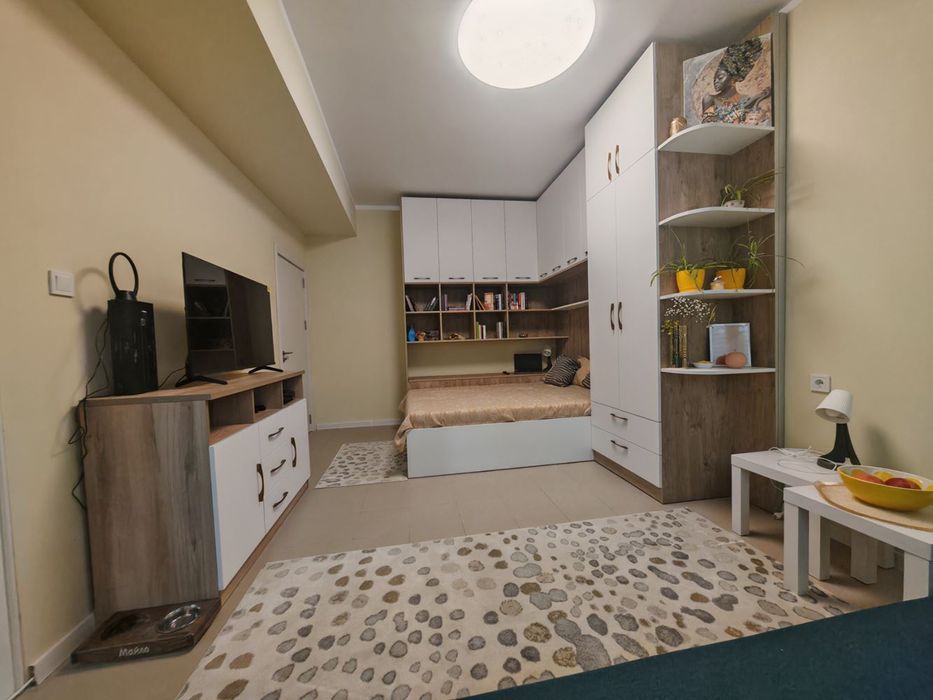 Модерно студио в Лазур на крачки от Морската градина