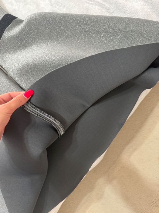 Официална рокля , носена е само веднъж , размер М