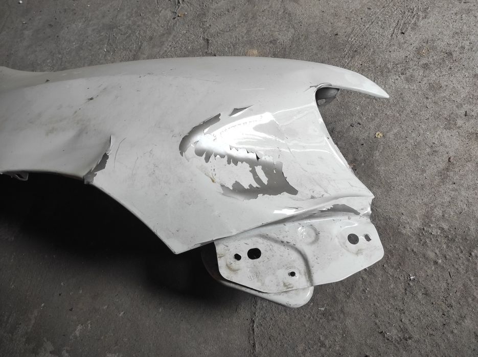 Продам крыло и решетки радиатора Renault Logan 2