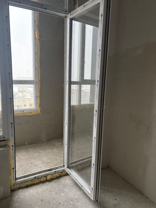 Окна на балкон новые