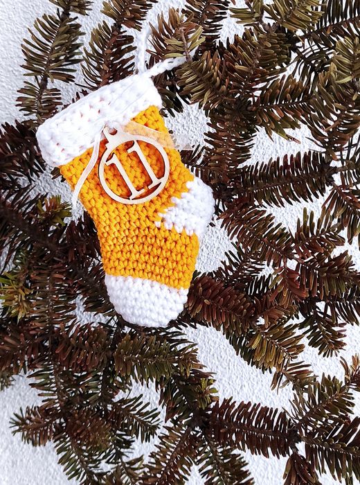 Адвент календар от плетени чорапчета