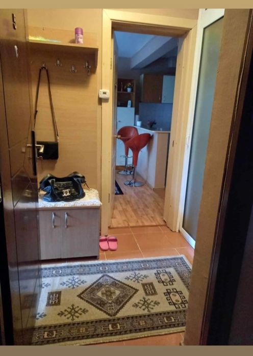 Închiriez apartament