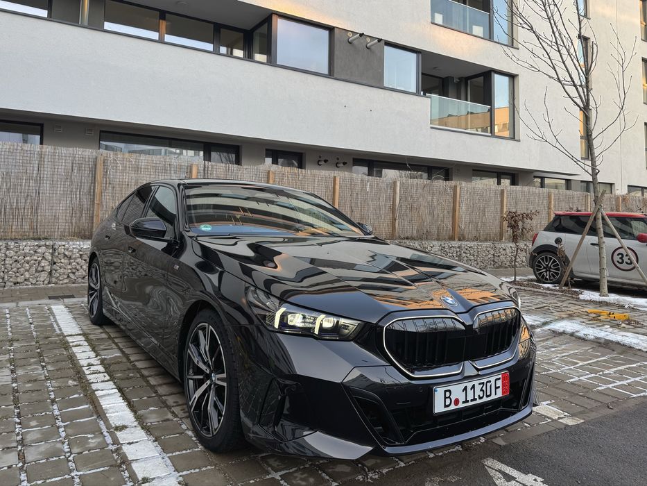 BMW 520D xDrive MHEV 2025/07 FULL M PRO 4x4 18.500KM ICONIC GLOW R20”