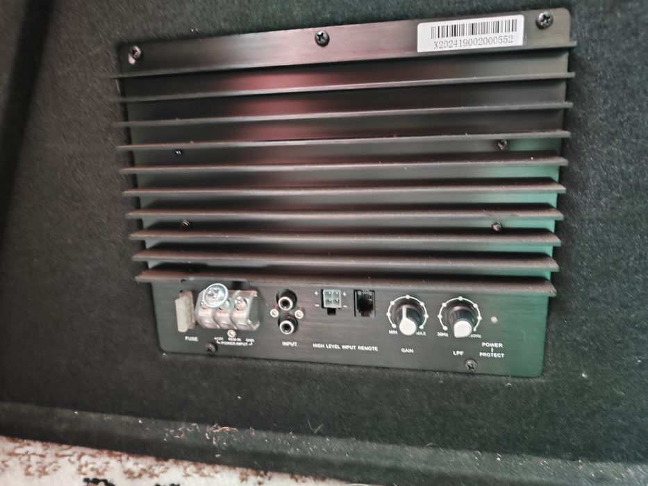 Сабвуфер Machete с усилителем. В отличном состоянии.