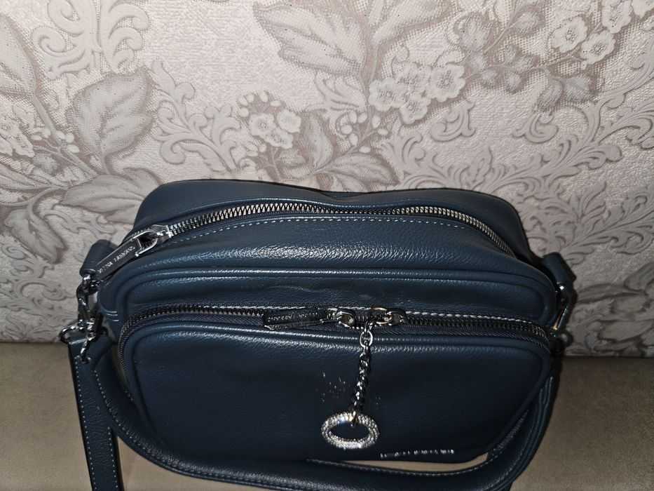 Продам сумочку кросбоди Fabbiano