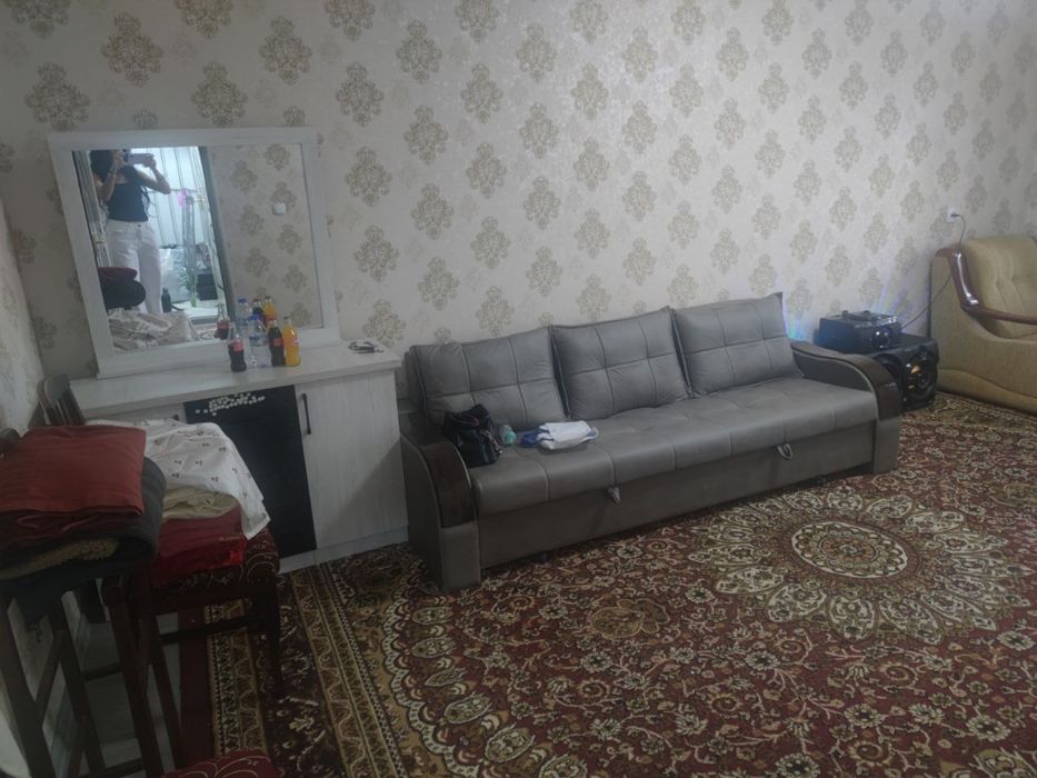 Чирчик шахар 4 микрорайонда 1 хонали квартира соти