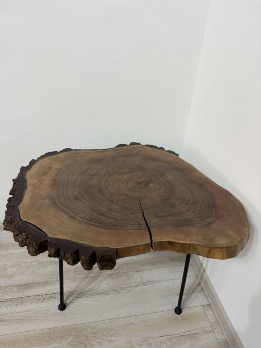 Masa din lemn de nuc