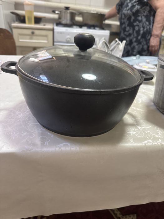 Казаны и сковородки и ступка