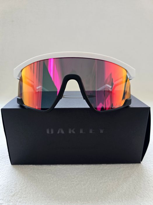 Слънчеви очила Oakley BXTR – Matte White/Black (Prizm Road)