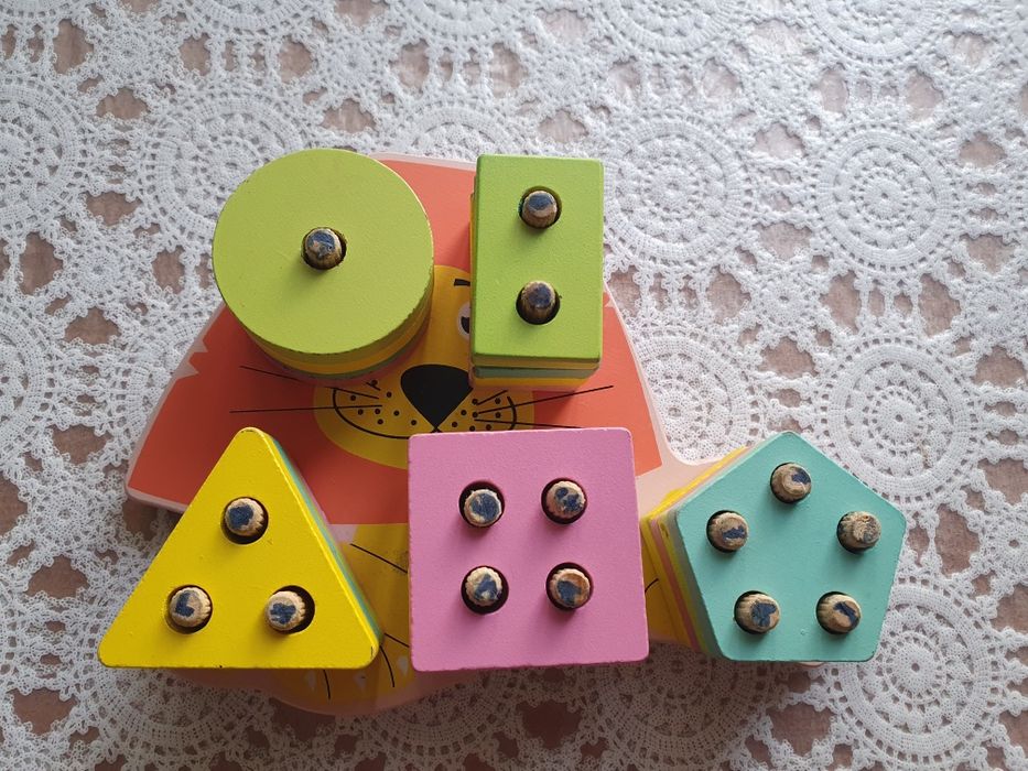 Продам детскую развивающую игрушку