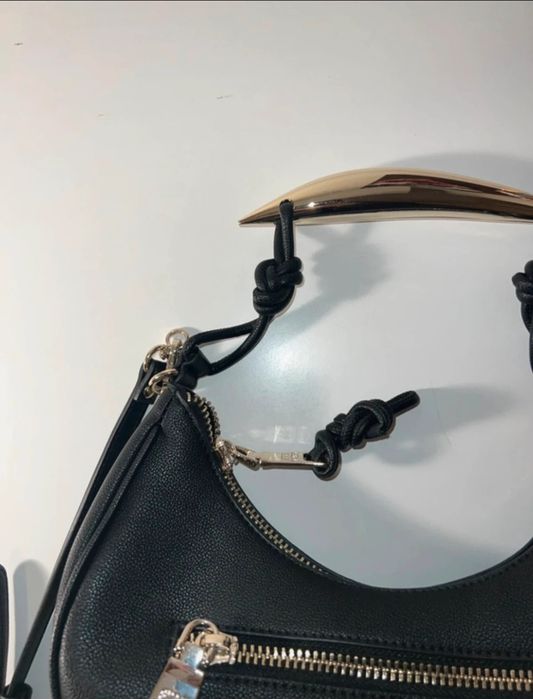 geanta neagra steve madden de mana