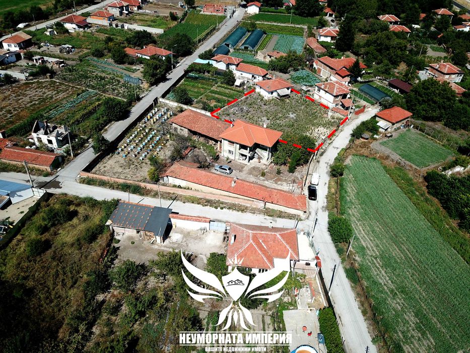 Продавам едноетажна къща с постройки 120РЗП с 997кв двор село Ахматово