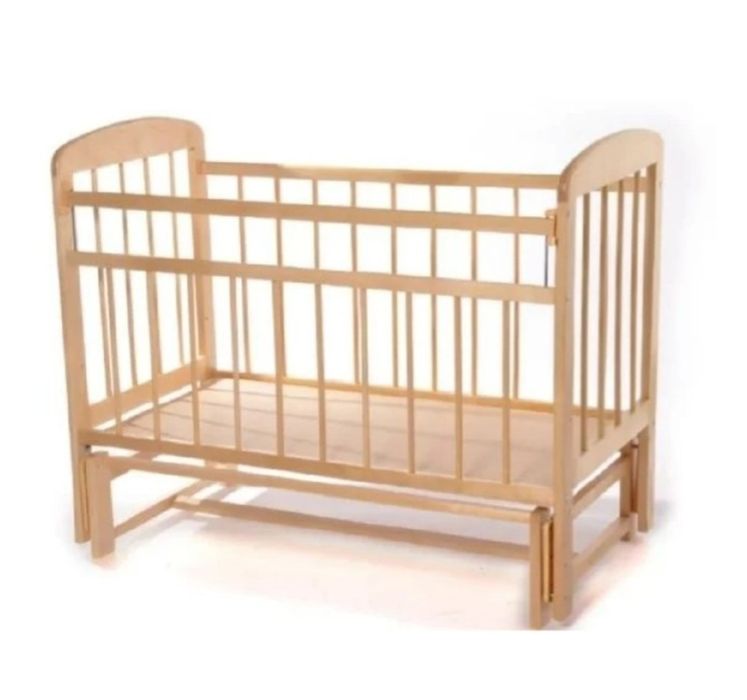 Детская кроватка с маятником