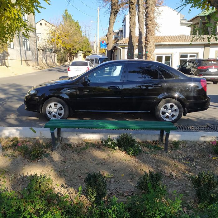 Gentra avtomat sotiladi.