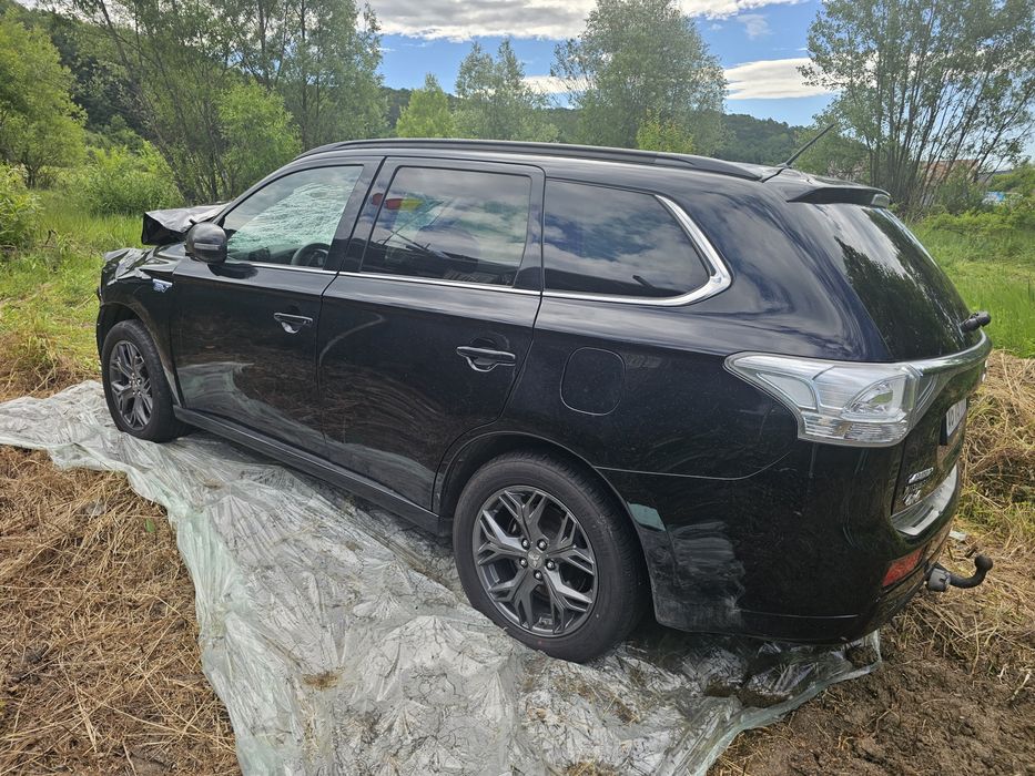 Dezmembrez Mitsubishi Outlander PHEV  2014