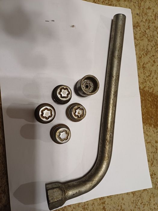 Секретни гайки, ключ и крик за Форд Мондео